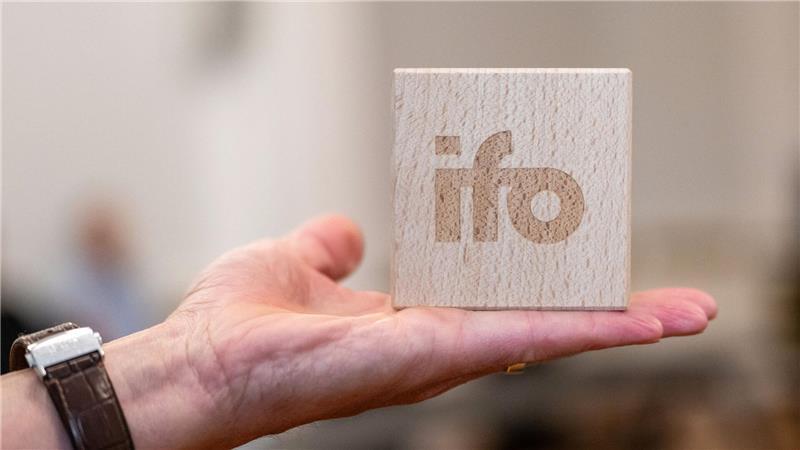 Umfragen uneins zu Aussichten am Arbeitsmarkt Schlechter als aktuell lag das Ifo-Beschäftigungsbarometer zuletzt mitten in der Corona-Pandemie. (Symbolbild)