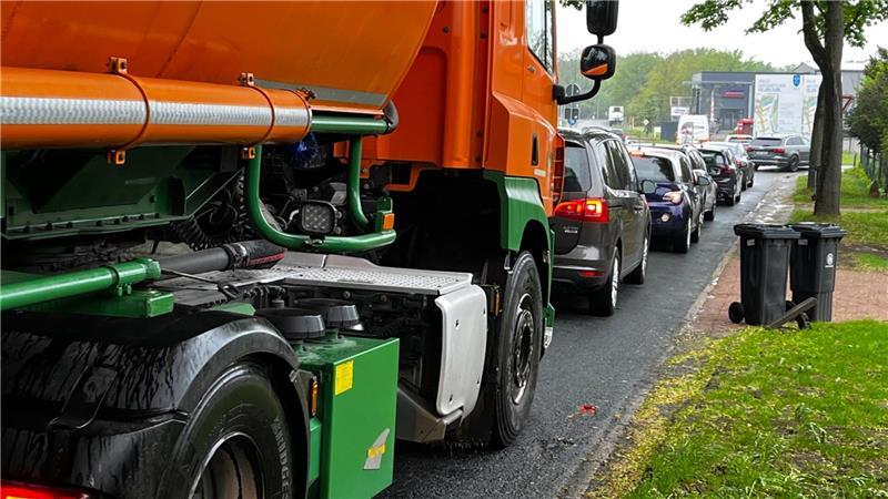 Schleichweg: Die Straße Hogenbarg in Richtung B73. Hier gab es am Dienstag viel Verkehr.
