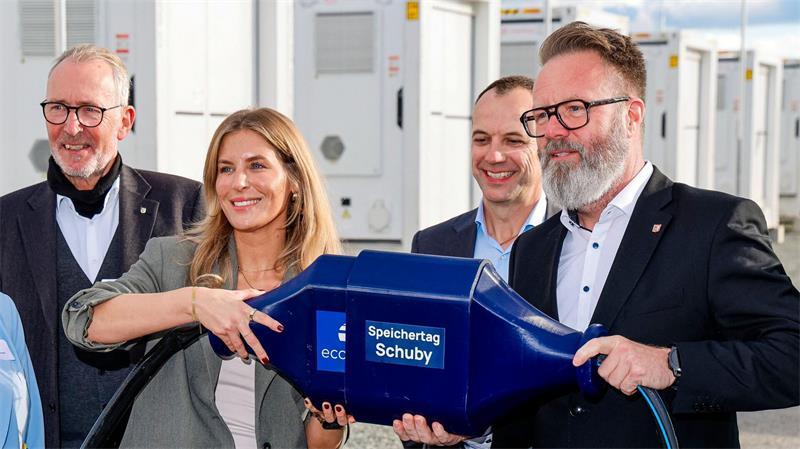 Schleswig-Holstein braucht laut Wirtschaftsminister Claus Ruhe Madsen (CDU) die Infrastruktur, um mit erneuerbaren Energien flexibel umzugehen.