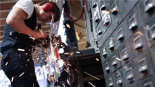 Schleswig-Holstein will Auszubildende mit einem Azubiwerk analog zum Studentenwerk unterstützen.