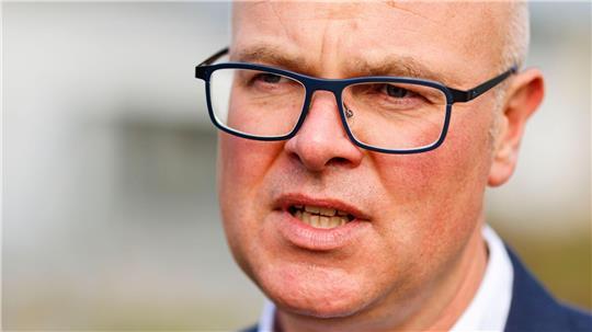 Schleswig-Holsteins Energieminister Tobias Goldschmidt (Grüne) sorgt sich um die Energiewende. (Archivbild)