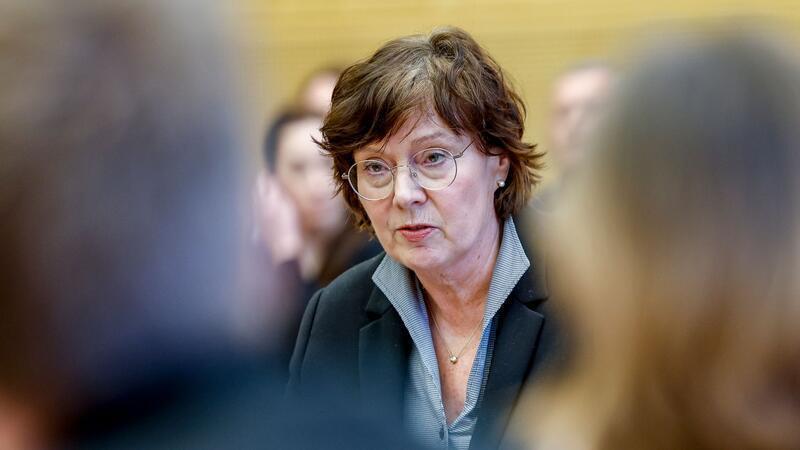Plan für hauptamtliche Bürgermeister auch in Dörfern Schleswig-Holsteins Innenministerin Sabine Sütterlin-Waack will auch kleineren Gemeinde hauptamtliche Bürgermeisterposten ermöglichen. (Archivbild)