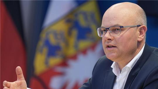 Schleswig-Holsteins Landesregierung sorgen russische Öltanker. (Archivbild)