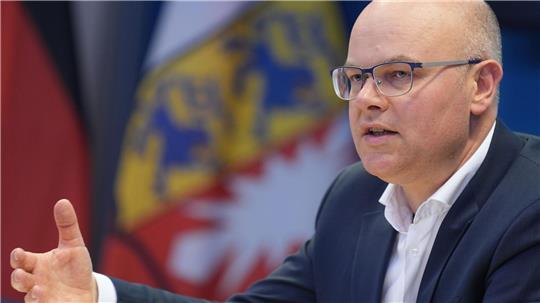 Schleswig-Holsteins Umweltminister Tobias Goldschmidt (Grüne) äußert sich zur Aufrüstung Russlands. 