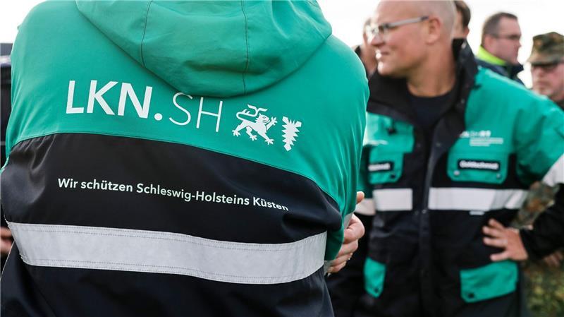 Die Herbstdeichschauen beginnen auf Föhr Schleswig-Holsteins Umweltminister Tobias Goldschmidt (Grüne) macht sich bei den Deichschauen ein Bild vom Küstenschutz im Land (Archivbild).