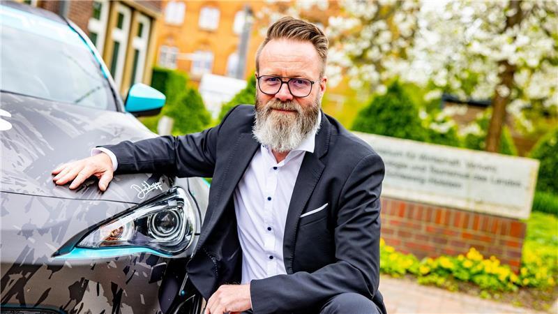 Schleswig-Holsteins Verkehrsminister Claus Ruhe Maden sorgte jüngst mit seinen Dienstwagen-Plänen für Schlagzeilen. (Archivbild)