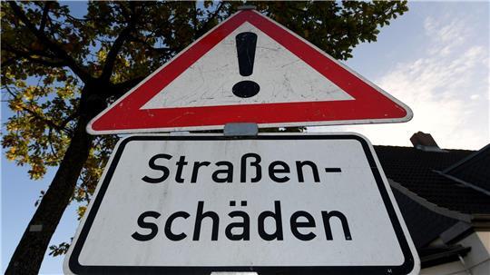 Schleswig-Holsteins Verkehrsminister Madsen sieht Fortschritte bei der Sanierung der Landesstraßen.