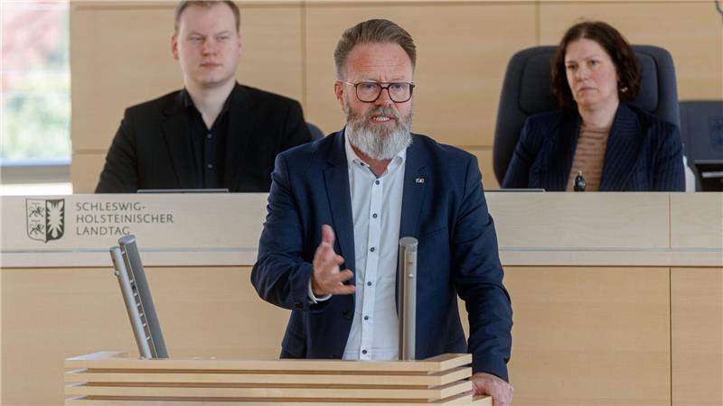 Schleswig-Holsteins Wirtschaftsminister Claus Ruhe Madsen betonte seine Unzufriedenheit mit den Verzögerungen. (Archivbild)