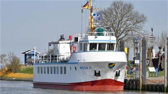 Schluss mit lustig: Die „Wega II" bietet zurzeit keine Fahrten am Fedderwardersiel an. Viele Touristen sind enttäuscht. 