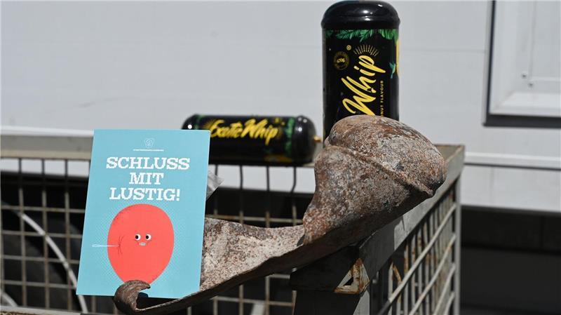„Schluss mit lustig!“: Mit einer neuen Kampagne will die Stadtreinigung für eine ordnungsgemäße Entsorgung von Lachgasflaschen sensibilisieren.