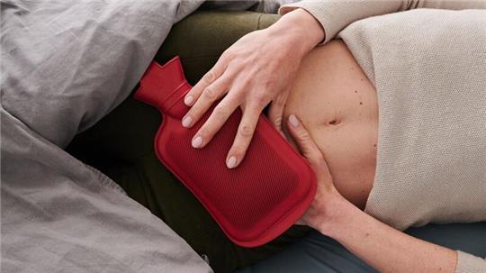 Schmerzen im Unterleib sind das häufigste Symptom von Endometriose. (Symbolbild)