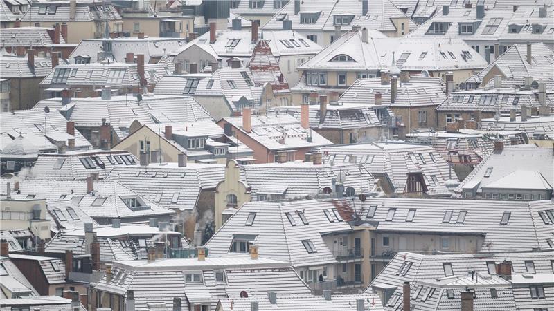 Frostige Temperaturen treiben Heizkosten 2025 nach oben Schnee über Stuttgart: Auch in Baden-Württemberg werden deutlich höhere Heizkosten erwartet