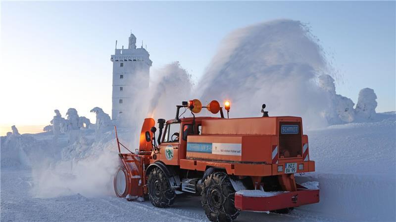 Schneefräse im Einsatz: Zweistellige Minusgrade auf dem Brocken