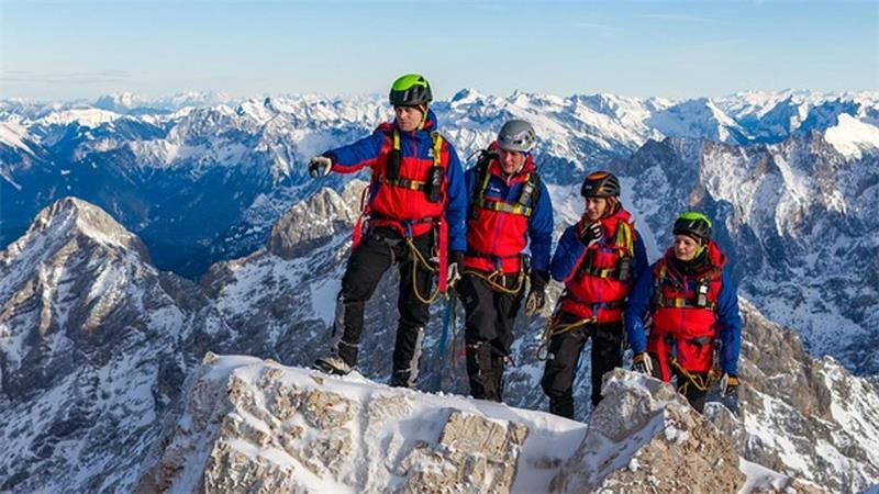 Schneesturm, Gletscherspalten, Felswände: Die ARD-Bergwacht-Doku zeigt packende Einsätze.