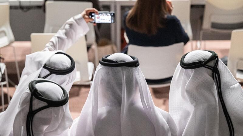 Schnell noch ein Selfie vor Beginn der COP28-Abschlusskonferenz.