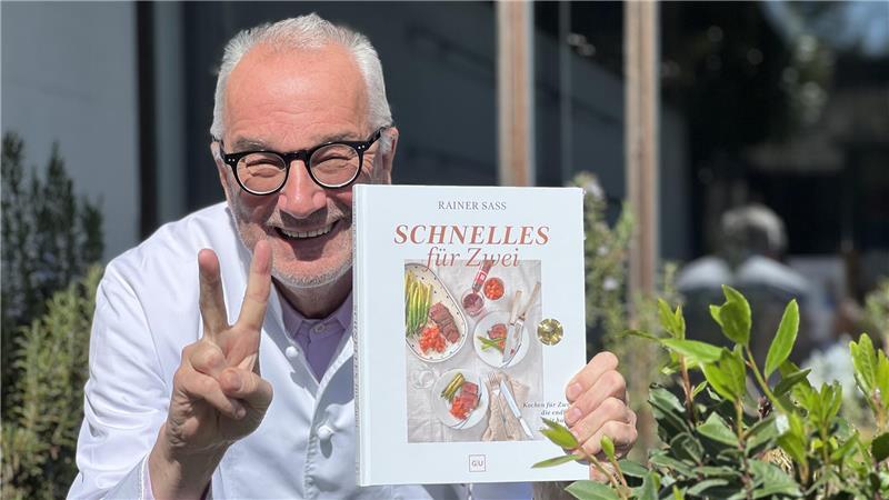 Schnelles für zwei: Rainer Sass mit seinem neuesten Buch.