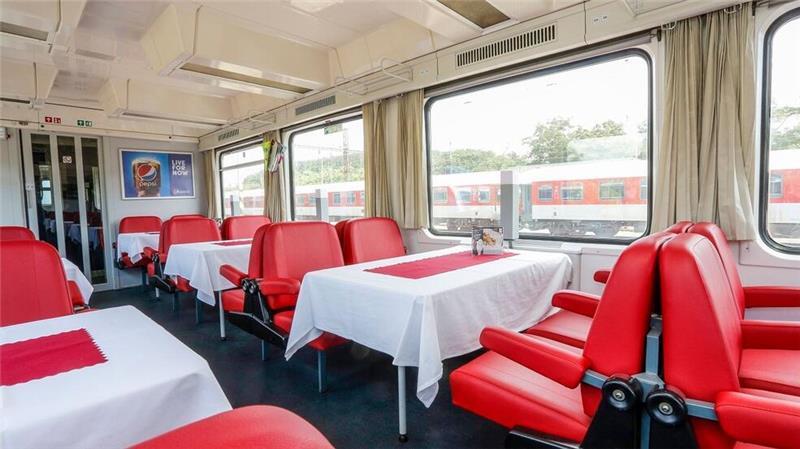 Langsamer Abschied vom „Knödelexpress“ im Eurocity nach Prag Schnitzel und andere Speisen wurden bislang noch an Bord zubereitet.