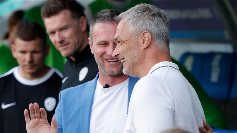 DFB-Elf beschenkt Geburtstagskind Wück mit Sieg in Slowenien Schöne Bescherung: Bundestrainer Christian Wück (r) erhält zum 53. Geburtstag einen Auswärtssieg.