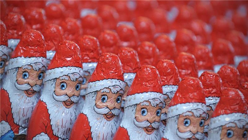 Schoko-Weihnachtsmänner sind beliebt - sowohl bei Kindern als auch bei Erwachsenen.