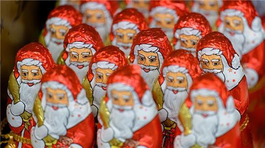 Schoko-Weihnachtsmänner sind in diesem Jahr vielfach deutlich teurer als 2023.