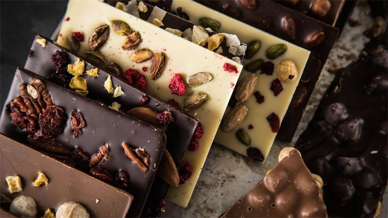Schokolade selber machen ist kinderleicht und das Ergebnis ist richtig lecker.