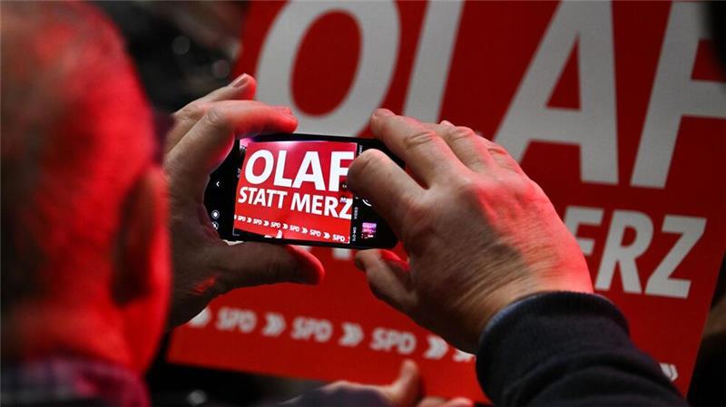 Scholz warnt Merz vor Zusammenarbeit mit AfD. 