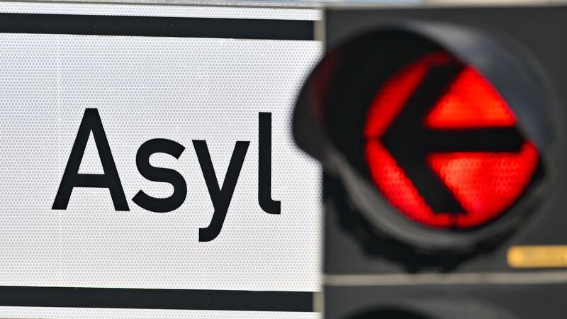 Von Asyl-Drittstaatsverfahren wenig Effekt erwartet Scholz will weiter mögliche Modelle für Asylverfahren in Ländern außerhalb der Europäischen Union prüfen.