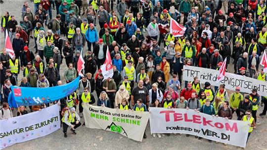 Schon Ende April gingen Beschäftigte der Telekom bei einem bundesweiten Warnstreik auf die Straße.