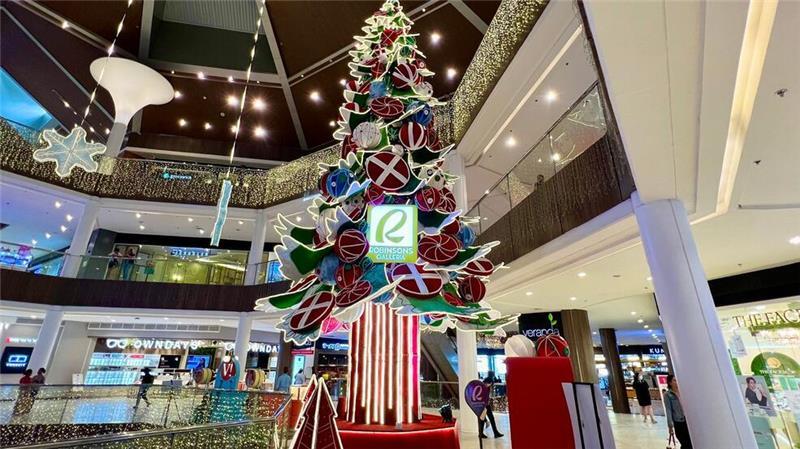 Katholische Philippinen: Wo Weihnachten fast 130 Tage dauert Schon Monate vor Weihnachten werden in Einkaufszentren riesige Weihnachtsbäume enthüllt.