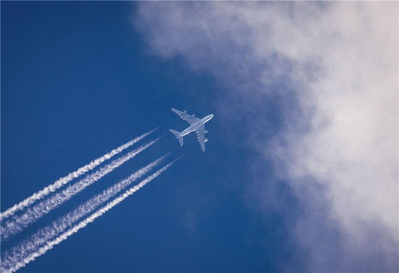 EU will 70 Prozent grüne Treibstoffe für Flugzeuge bis 2050 Schon ab 2025 muss in der EU Flugbenzin nachhaltige Kraftstoffe beigemischt werden.