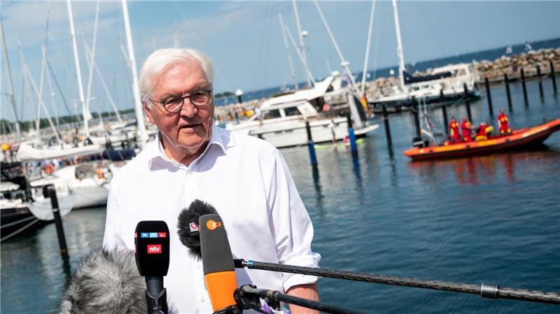 „Schon als seinerzeit die ersten Boote zu ihren Wettfahrten in See stachen, lockte dieses Spektakel die Schaulustigen an“, sagte Bundespräsident Frank-Walter Steinmeier. 
