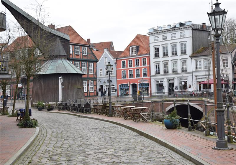 Corona-Pandemie: Massive Einschränkungen im Kreis Schon am Dienstag war die Stader Innenstadt wie leergefegt. Foto: Battmer