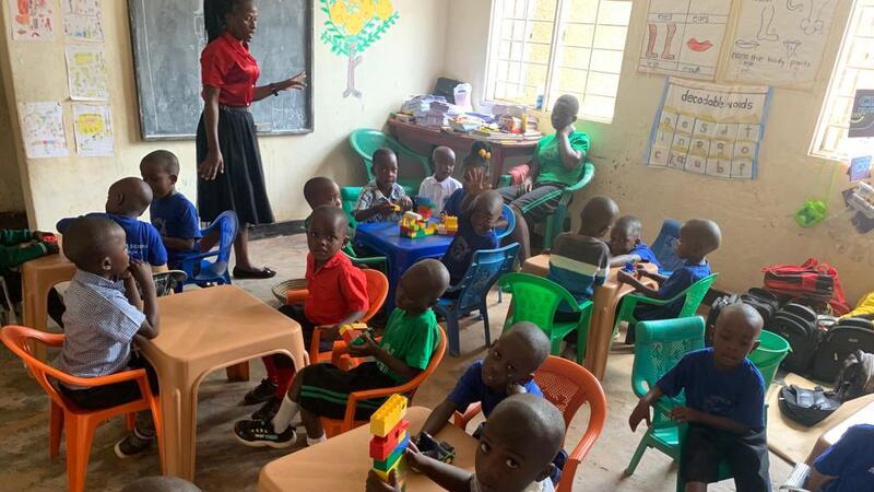Altländer wollen eine Grundschule in Afrika bauen Schon die Jüngsten lernen in den Modellschulen - hier im Kindergarten in Mbale.