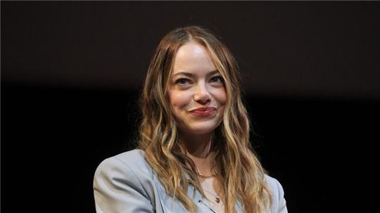 Schon für den Kurzfilm „Bleat“ hatten Emma Stone und Regisseur Yorgos Lanthimos zusammengearbeitet. Nun erscheint ein neuer Film von Lanthimos und mit Oscar-Preisträgerin Stone: „Poor Things“.