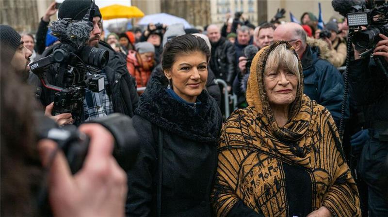Schon im Februar 2023 meldeten sich Sahra Wagenknecht und Alice Schwarzer gemeinsam mit einem „Manifest für Frieden“, jetzt unterstützen sie einen neuen Vorstoß für einen Waffenstillstand in der Ukraine. (Archivbild)