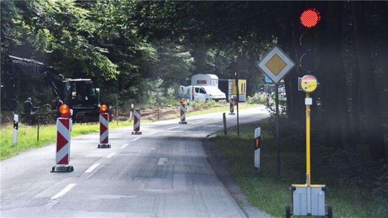 Monatelange Vollsperrung bei Lamstedt sorgt für Ärger Schon im September begannen die vorbereitenden Arbeiten für den Radwegbau.