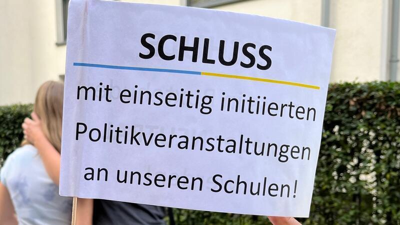 Schon im vergangenen Sommer hatten Eltern des Gymnasiums Süd gegen die Nutzung von Schulräumen für parteipolitische Veranstaltungen demonstriert. Sie werden auch am 12. April aktiv sein.