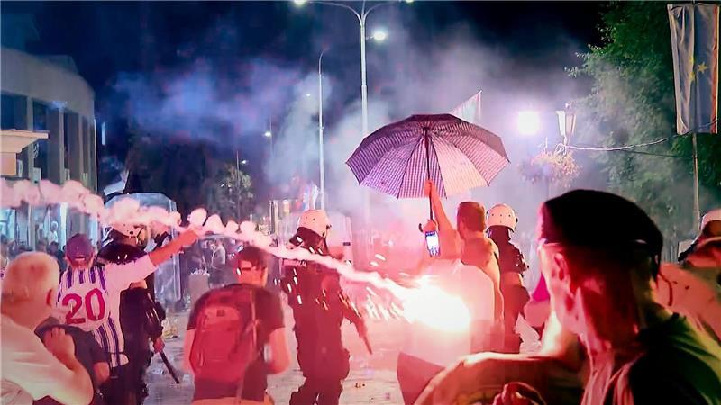 Gewalt bei Protesten gegen Regierung in Serbien Schon seit Monaten gibt es massive Proteste gegen die Regierung in Serbien.