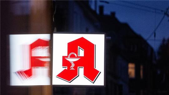Schon seit längerem schrumpft die Zahl der Apotheken in Deutschland - was bringen neue Regeln?
