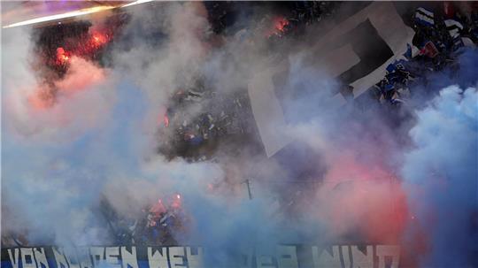 Schon vor dem Spiel sorgten die HSV-Fans für Festtagsstimmung im Volkspark.