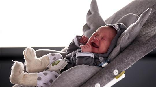 Schreit ein Baby oft und lange, ist das emotional oft sehr belastend. (Archivbild)