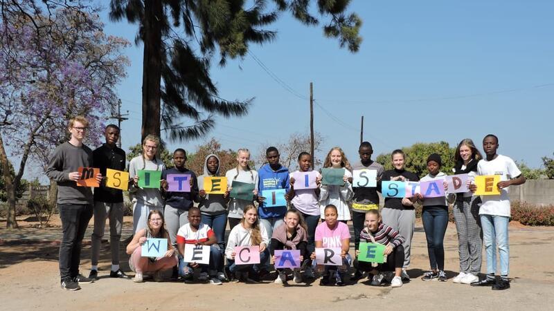 Stader IGS-Schüler gehen in Afrika zur Schule und wohnen in Familien Schüler der IGS Stade und Schüler ihrer Partnerschule, der Msiteli High School in Bulawayo, Simbabwe.