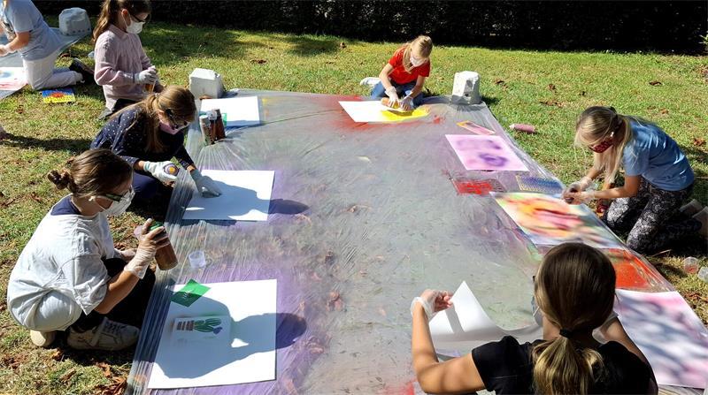 Ferienprogramm: In der Harsefelder Kunstschule können Kinder was erleben Schüler der Kunstschule Kunstvoll beim Graffiti-Workshop.