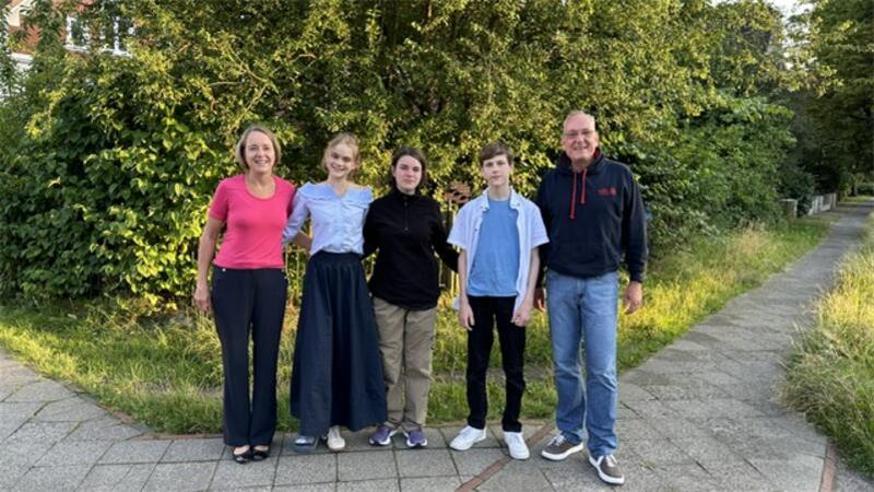 Ein Jahr ins Ausland: Die Welt entdecken mit Rotary Schüler mit Organisatoren: Pirka von der Wense (v. l.), Clara Torborg, Gastschülerin aus Brasilien Maria Luiza Costa Moura, Jakob Müller-Borghardt und Matthias Bähre.