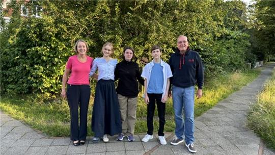 Schüler mit Organisatoren: Pirka von der Wense (v. l.), Clara Torborg, Gastschülerin aus Brasilien Maria Luiza Costa Moura, Jakob Müller-Borghardt und Matthias Bähre.