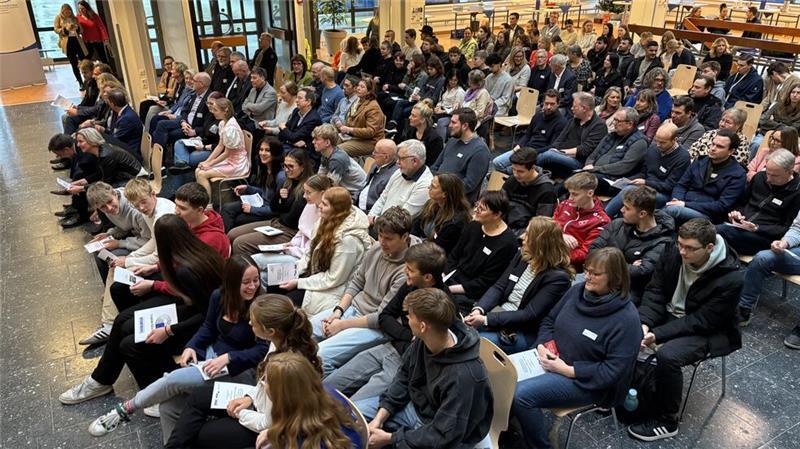 Schüler und Gäste kamen zur Feierstunde in die Aula der BBS II.