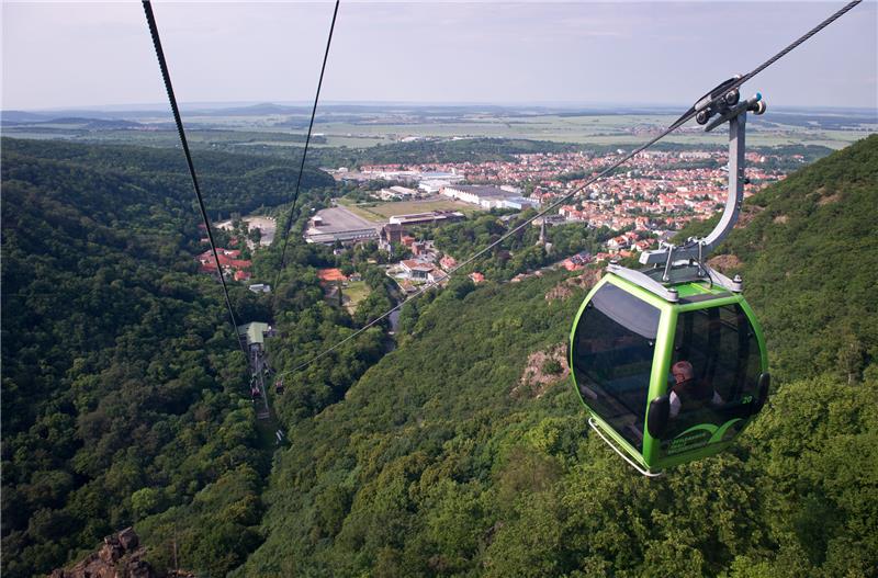 Schüler und Lehrer der IGS Braunschweig-Querum hatten sich auf schöne Tage in Thale gefreut, doch die Klassenfahrt endete anders als geplant. Foto: dpa