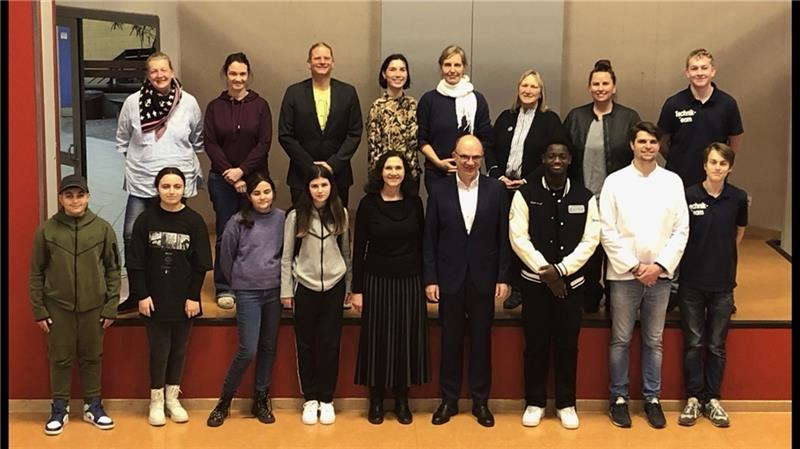 Schüler und Lehrkräfte begleiteten die Veranstaltung durch Musik, eine Theatersequenz und ein Catering. Foto: Elke Sieker/ Oberschule Neu Wulmstorf