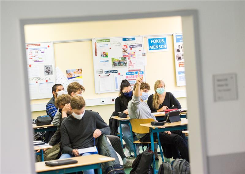 Schülerinnen und Schüler einer Stadtteilschule in Hamburg-Niendorf. Foto: Daniel Bockwoldt/dpa