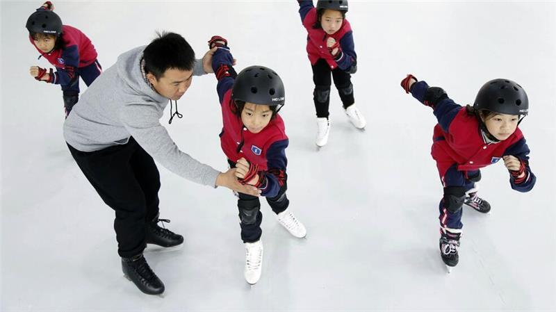 „Pummelchen“-Problem? Chinas Schüler sollen mehr schwitzen Schülerinnen und Schüler in China sollen auch mehr für Wintersportarten begeistert werden. (Archivbild)